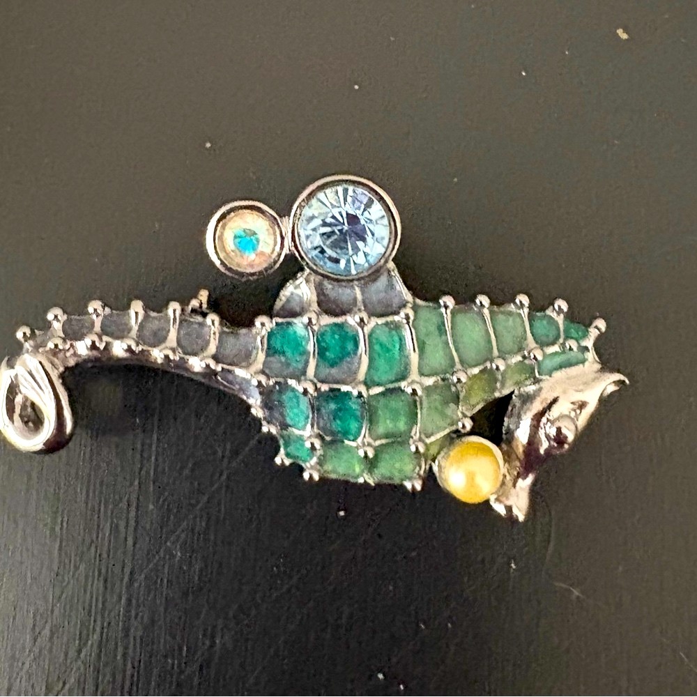 Vintage Liz Claiborne Blue & Green Seahorse Pin Brooch Gently Used - Picture 4 of 6